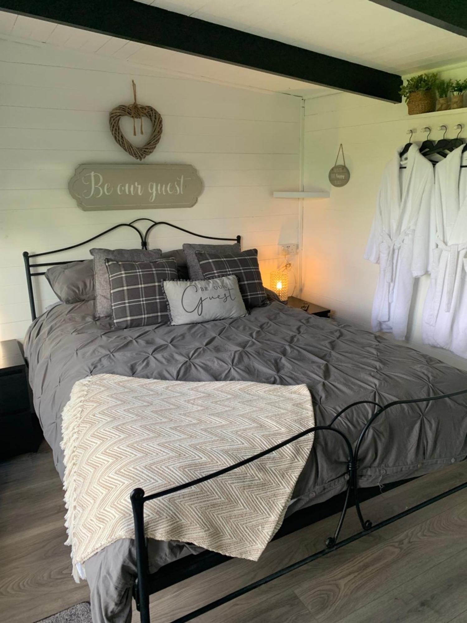 Dolafon Farm Luxury Glamping Cabin With Hot Tub St Asaph Ngoại thất bức ảnh